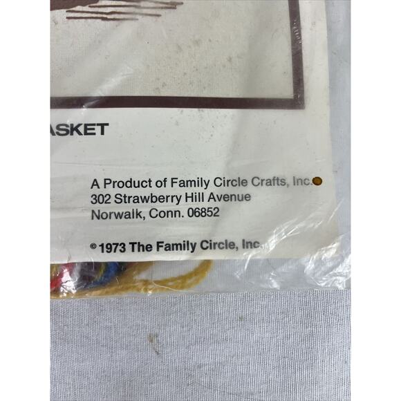 NEW SUNNY BASKET Crewel Kit 14”x14” The Family Circle Picture Or Pillow Top - Picture 5 of 7